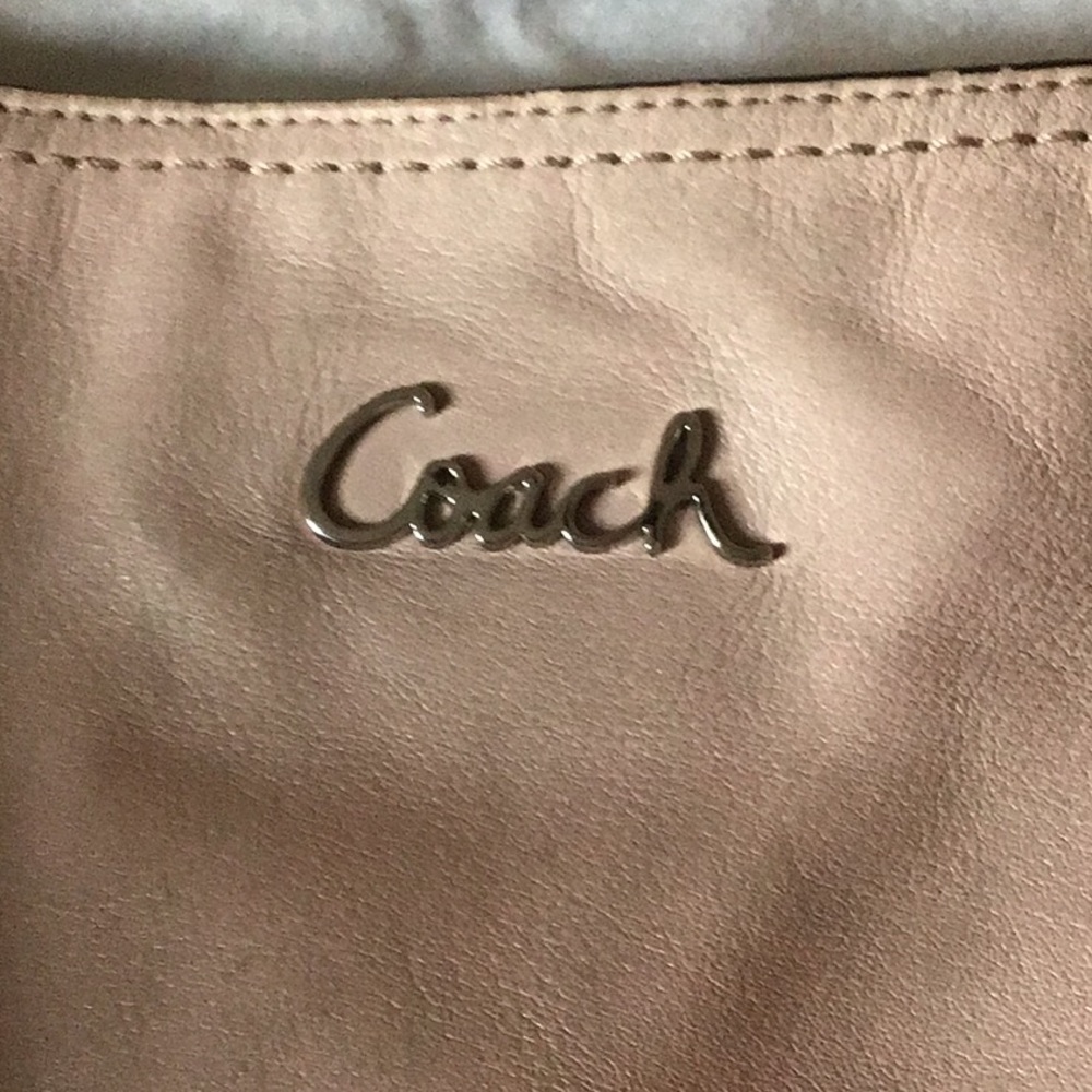 Handbag - Picture 2 of 3